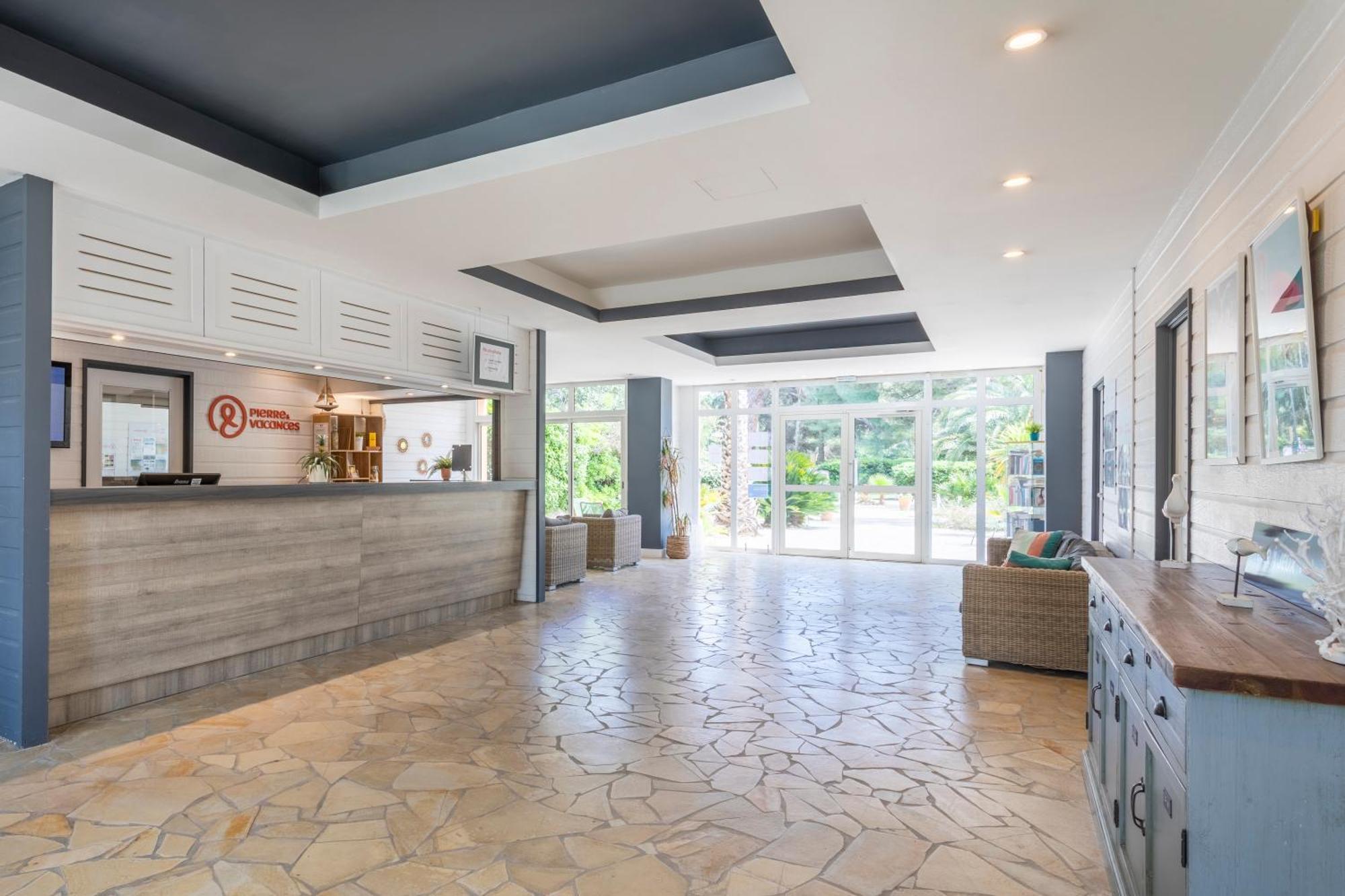 Aparthotel Pierre & La Pinede Hyeres